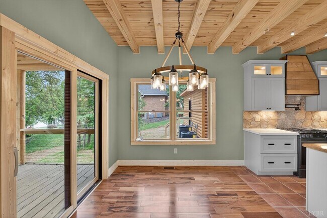 Building Photo - 308 Acres Ct