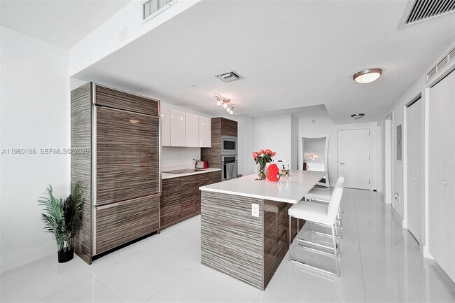 Building Photo - 460 NE 28th St