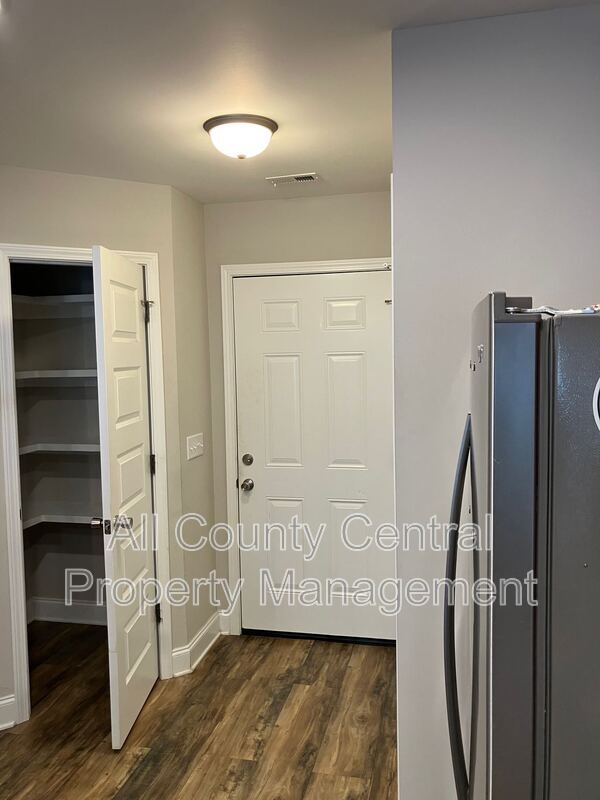 Building Photo - 3870 Barton Ln
