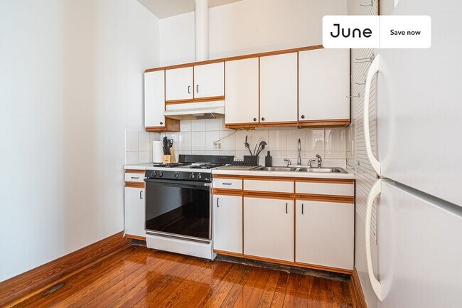 Building Photo - 3134 N Southport Ave