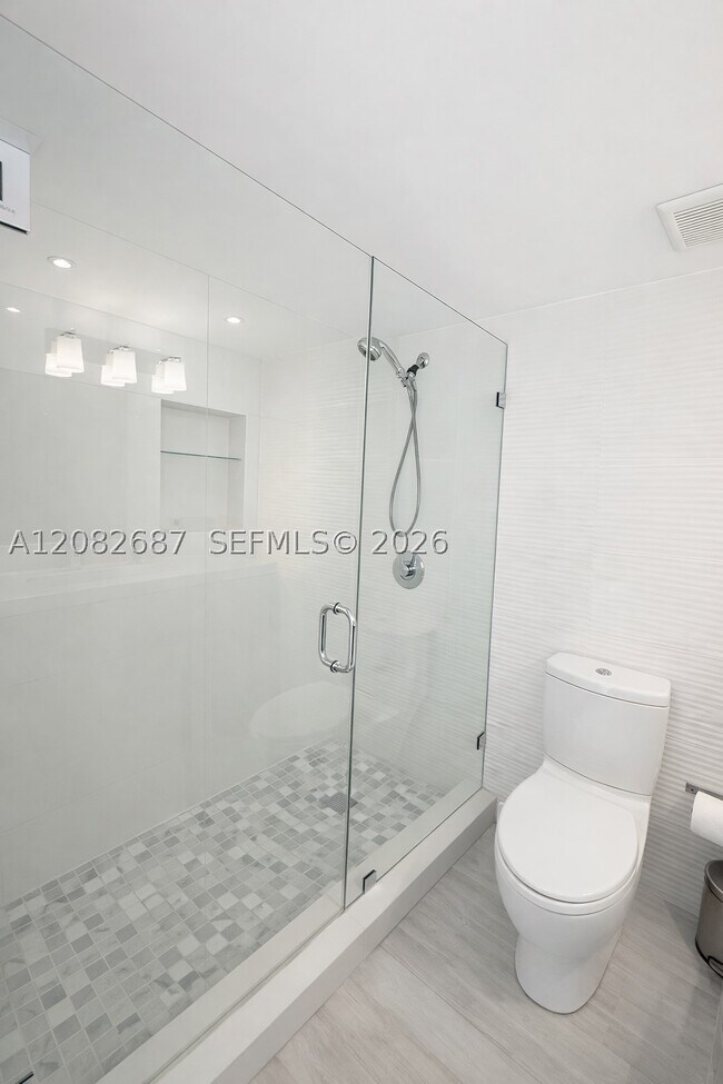 Building Photo - 5900 Collins Ave