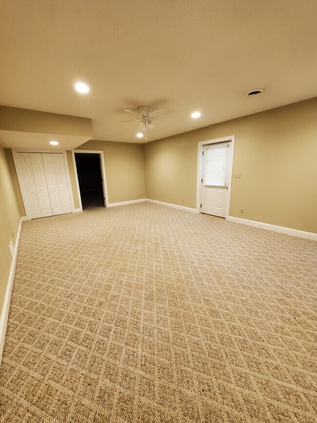 Building Photo - 178 Meadowbrook Cir