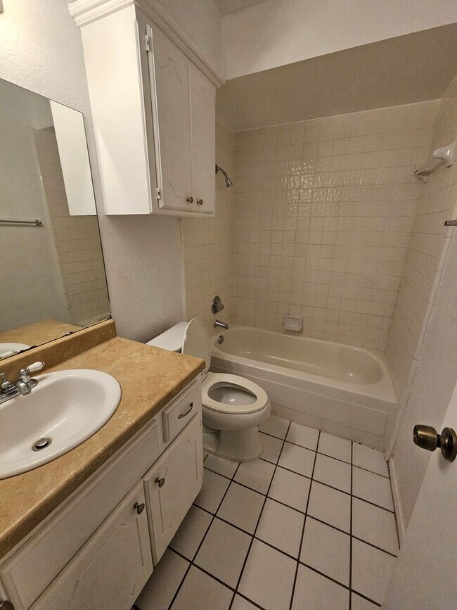 Building Photo - PRELEASING for July 2026! (3) Bed+Converte...