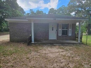Building Photo - 2040 E Roberts Rd