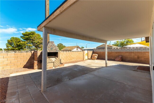 Building Photo - 5470 Chela Dr