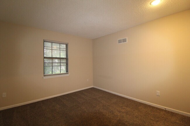 Building Photo - 115 N Saxony Dr