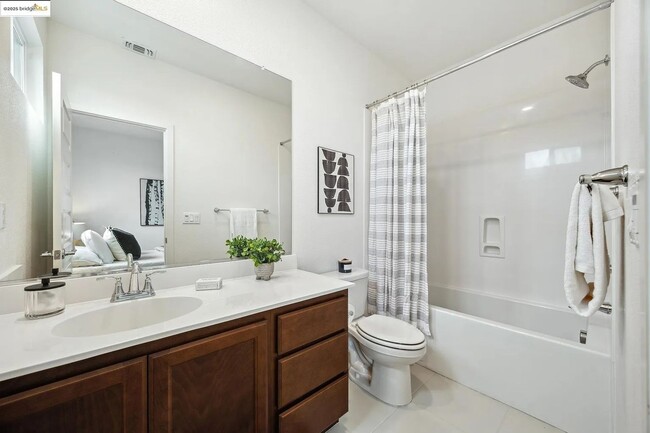 Building Photo - Modern 2+ Bedroom, 2++ Bathroom Living in ...