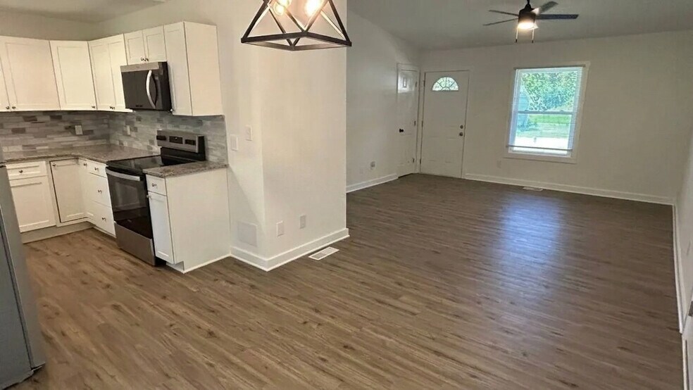 Building Photo - Room in House on Quartz Ct