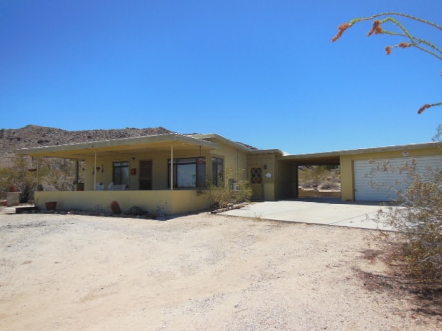 Building Photo - Mid Century Cutie on 2.5 Acres