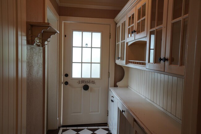 Building Photo - 2721 W Cassia St