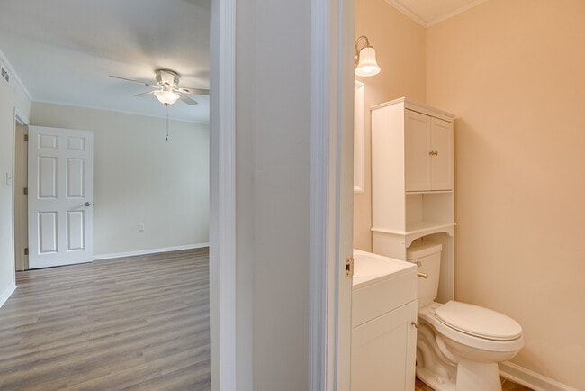 Building Photo - 103 Smallridge St