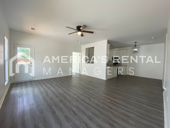 Building Photo - Home for Rent in Montgomery!!! Available t...