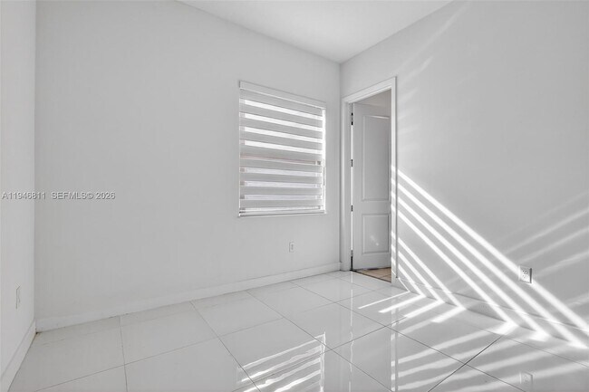 Building Photo - 4398 SW 173rd Ave