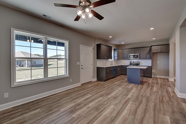 Building Photo - 330 Pauline Ingle Dr