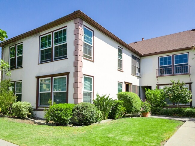 Building Photo - 4635 Finley Ave