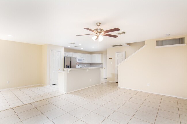 Building Photo - 127 N Villa Oaks Dr
