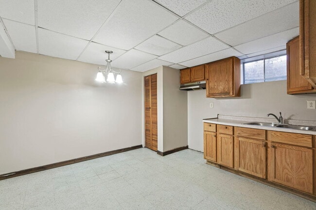 Building Photo - 933 Ridge Ave