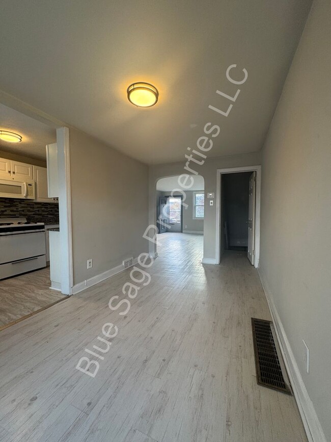 Building Photo - Beautiful 3 Bedroom, 1 Bath in Clifton Hei...