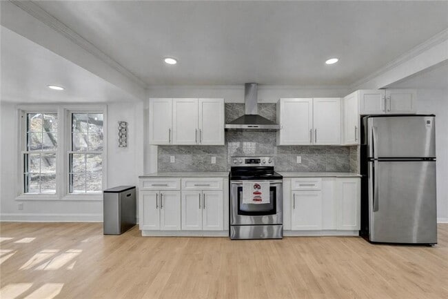 Building Photo - 525 Abernathy Rd NE