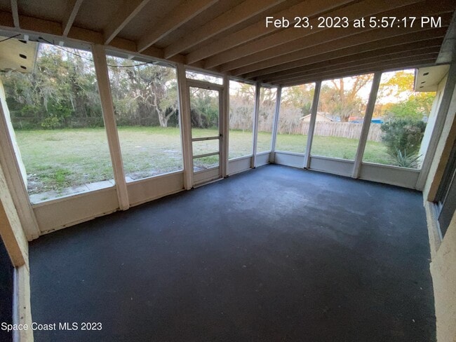 Building Photo - 304 Darrow Ave