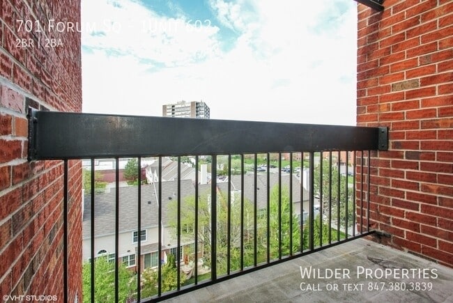 Building Photo - 701 Forum Square