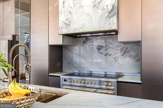 Building Photo - 3600 Lower Roswell Rd