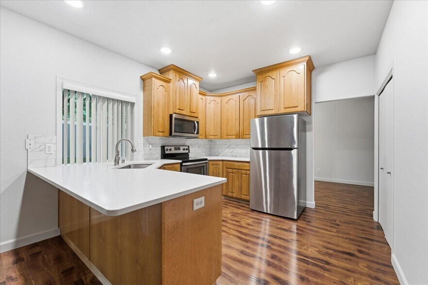 Building Photo - 12811 NE 49TH WAY