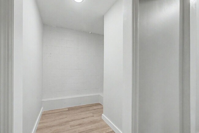 Building Photo - 1811 Devra Dr