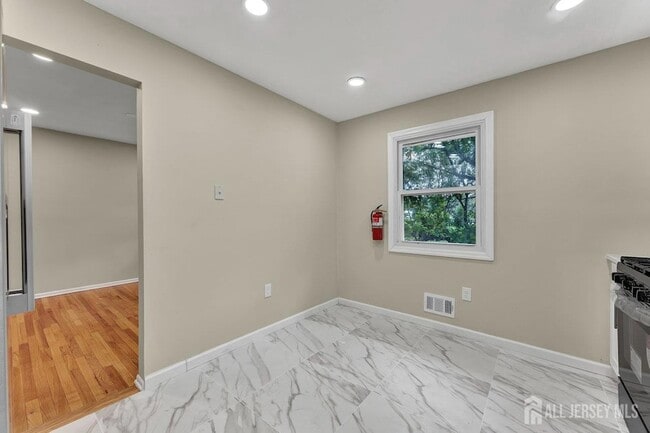 Building Photo - 5 Pelmont Pl