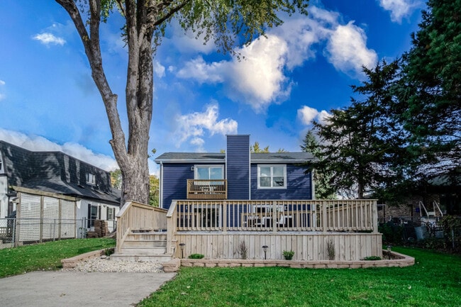 Building Photo - 3407 Venice Ave