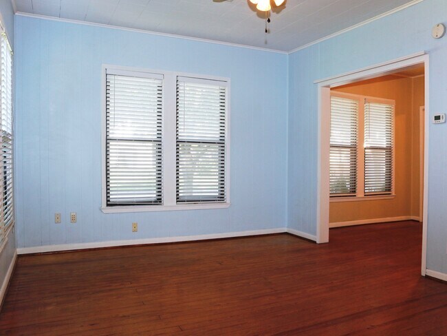 Building Photo - 103 6th St
