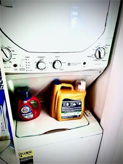 Building Photo - 6435 Bay Club Dr