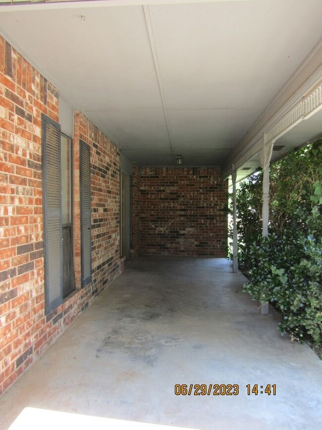 Building Photo - 1101 E Avenue
