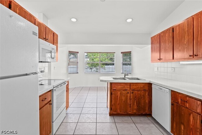 Building Photo - 1425 SW 10th St