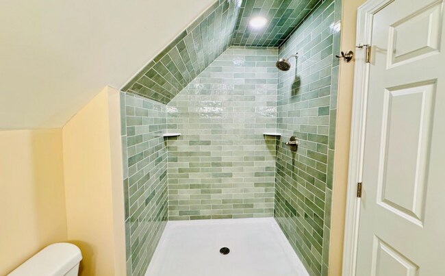 Building Photo - Luxury country rental 4x3 gated off black top!