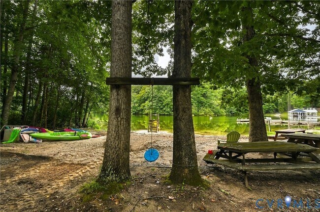 Building Photo - 104 Privacy Rd