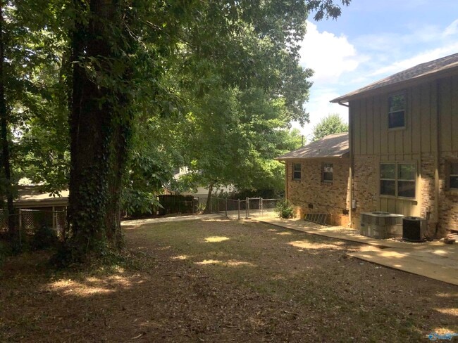 Building Photo - 5642 Chickasaw Dr