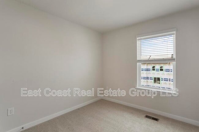 Building Photo - 413 Eclipse St