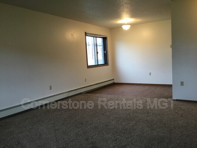 Building Photo - 1401 12th St E