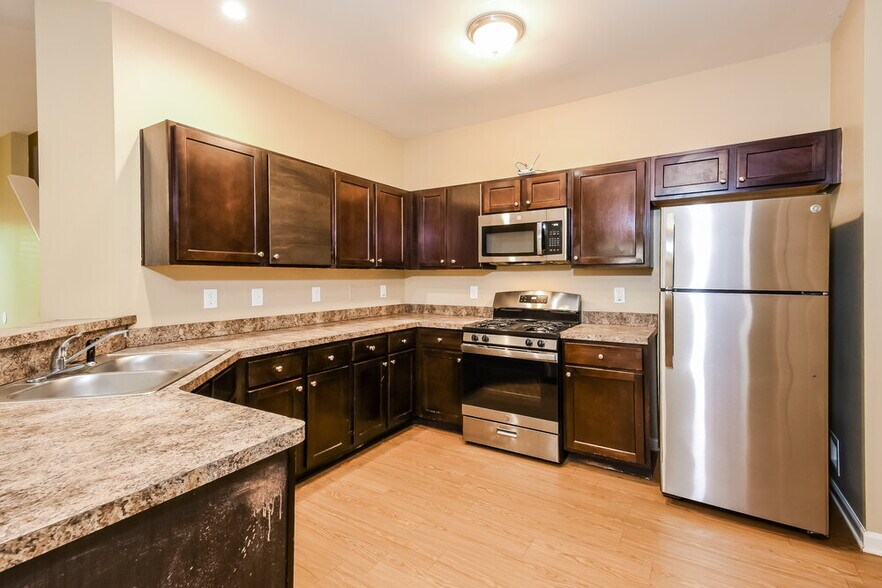 Building Photo - 526 Hill Crest Cir
