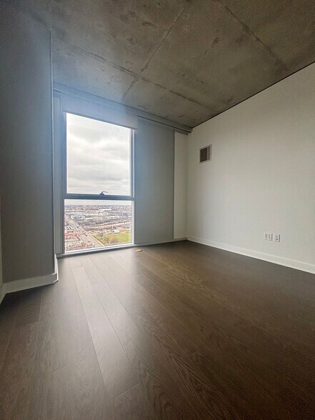 Building Photo - 1160 N Larrabee St
