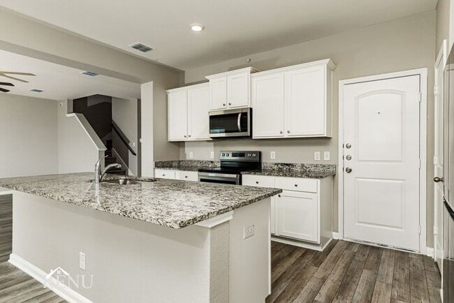 Building Photo - 2815 Praline Ferry