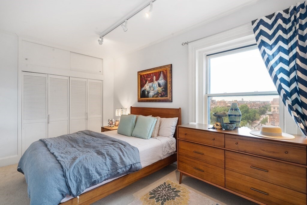 Building Photo - 48 Beacon St