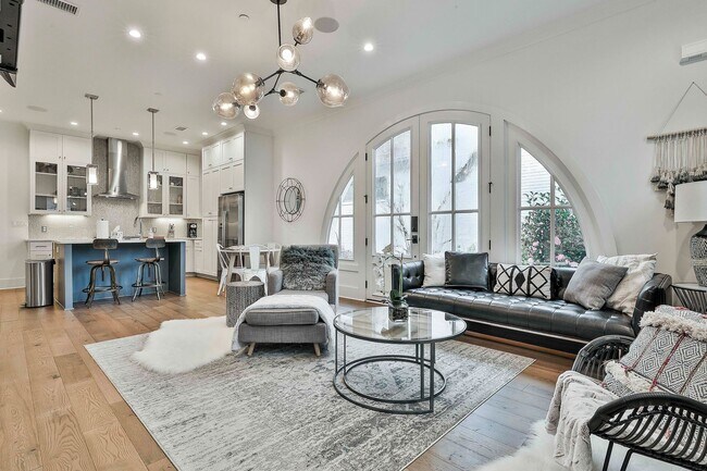 Building Photo - Fully Furnished 3bd/2.5ba Trilith Townhome with Utilities Included