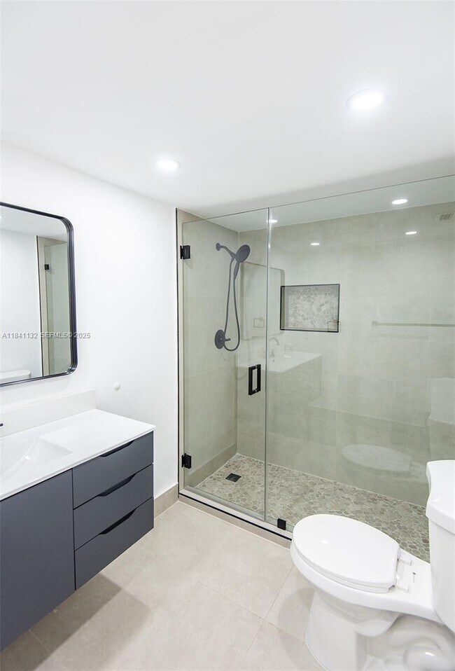 Building Photo - 1750 NE 191st St