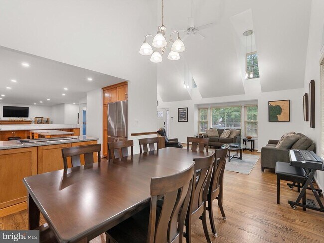 Building Photo - 3044 Emerald Chase Dr