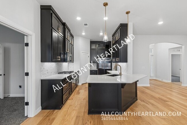 Building Photo - 612 Firefork Ave