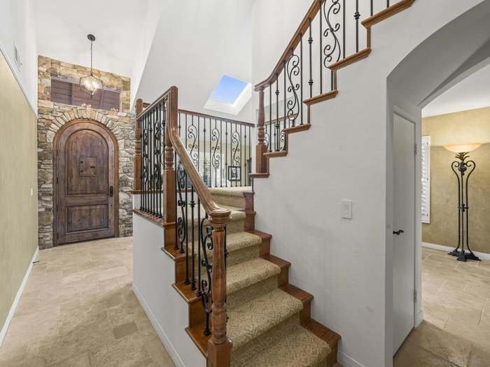 Building Photo - 6502 La Paloma St