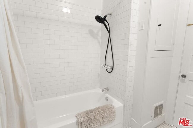 Building Photo - 2217 Marathon St