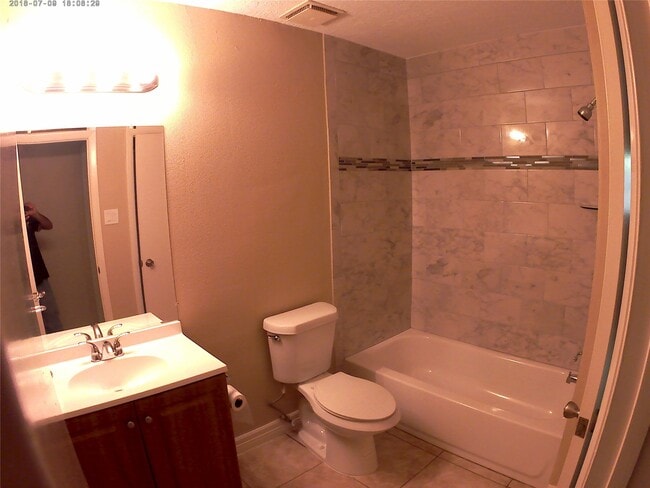 Building Photo - 12614 Day Hollow Ln